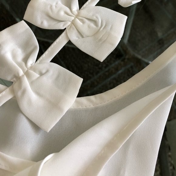 ✨White Chiffon Cami W/ Bow Appliqué Racerback✨ - Picture 6 of 7
